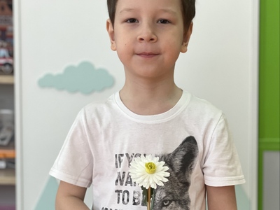 Участник благотворительной акции «Белая ромашка — дыши легко!»