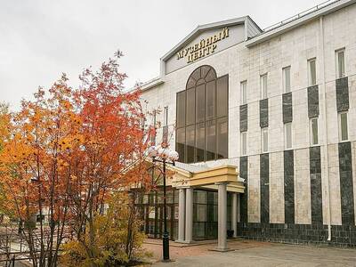 Сургутский краеведческий музей является одним из старейших учреждений культуры города. В 1963 году был открыт музей на общественных началах. Его основатель — ветеран Великой Отечественной войны и труда, почетный гражданин города Сургута, заслуженный работник культуры РСФСР — Показаньев Флегонт Яковлевич. Долгие годы музей располагался в деревянном доме, который принадлежал сургутскому торговцу и меценату Галактиону Степановичу Клепикову.